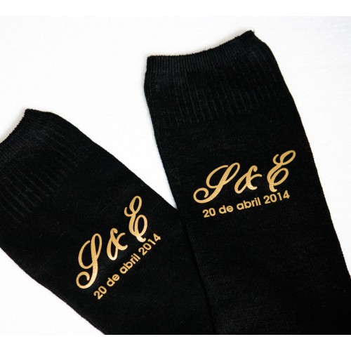 Calcetines personalizados con las iniciales de los novios